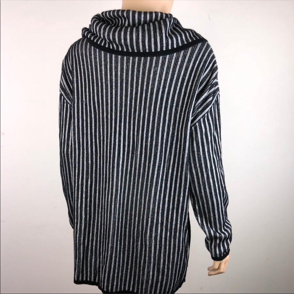 Sweater - Picture 3 of 7